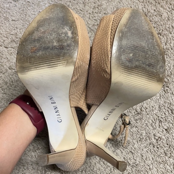 Gianni Bini Nude platform heels - Picture 5 of 5